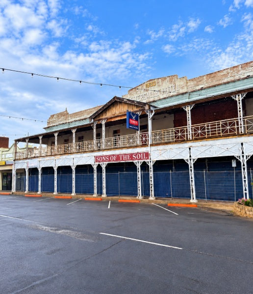 Scaffolding hire Coonamble NSW: hoarding scaffolding keeping the footpath safe beside a heritage building in town