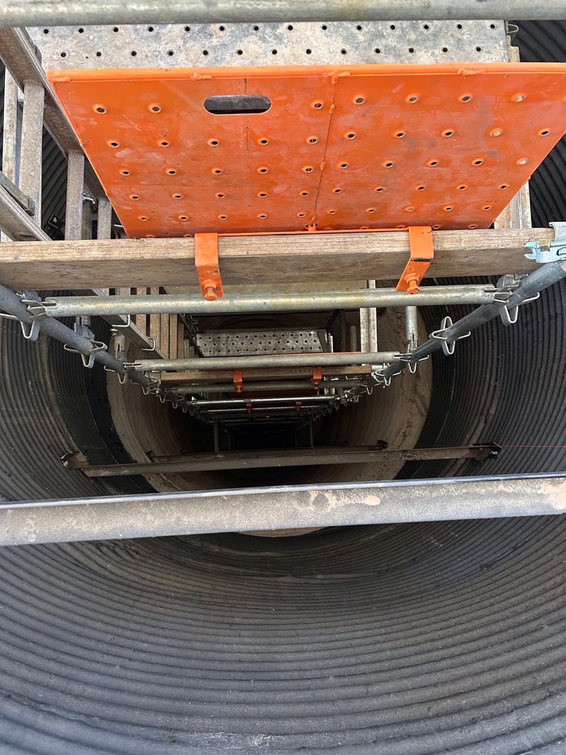 Scaffolding hire Lightning Ridge NSW: lift shaft scaffolding installed 15 metres underground with a 250kg electric winch