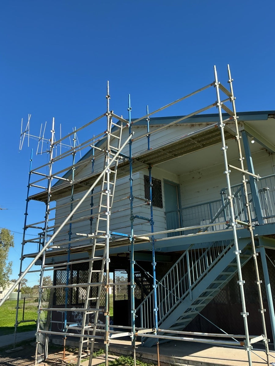 Scaffolding hire Walgett NSW: scaffolding for builders and painters renovating multi level residential properties